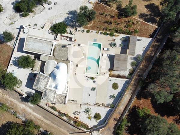 Trulli e Lamie panoramici con piscina