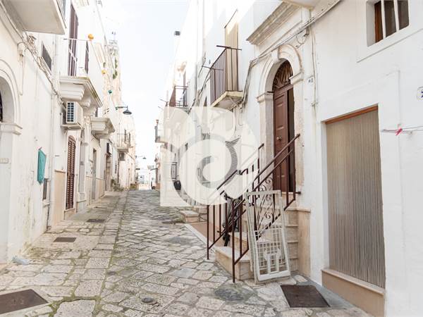 Casette in pietra con terrazzo